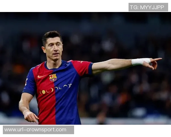 罗马诺透露莱万冬窗留队愿意与巴萨续约的最新消息